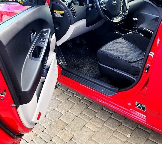 Красный Киа Сид, объемом двигателя 1.6 л и пробегом 214 тыс. км за 5000 $, фото 6 на Automoto.ua