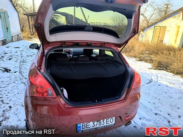Красный Киа Сид, объемом двигателя 2 л и пробегом 220 тыс. км за 5000 $, фото 9 на Automoto.ua