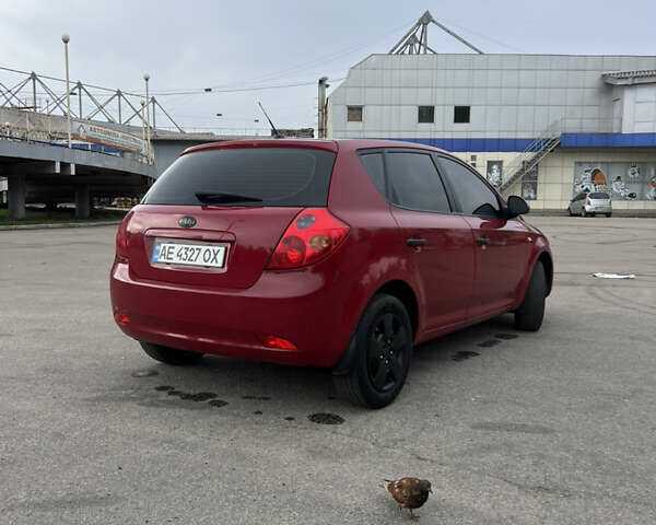 Киа Сид 2008 в Кривом Роге на Automoto.ua Красный Киа Сид, объемом двигателя 1.6 л и пробегом 189 тыс. км за 5300 $, фото 5 на Automoto.ua