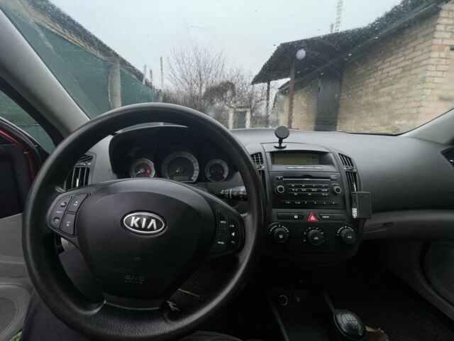 Красный Киа Сид, объемом двигателя 1.4 л и пробегом 260 тыс. км за 3800 $, фото 5 на Automoto.ua