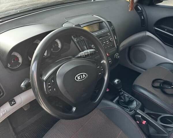 Червоний Кіа Сід, об'ємом двигуна 1.6 л та пробігом 210 тис. км за 4700 $, фото 2 на Automoto.ua