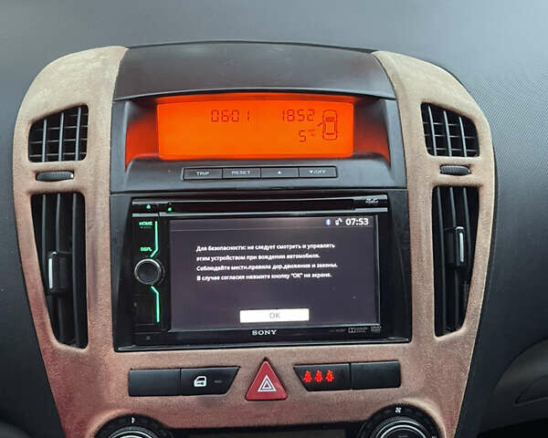 Красный Киа Сид, объемом двигателя 1.59 л и пробегом 303 тыс. км за 4100 $, фото 9 на Automoto.ua