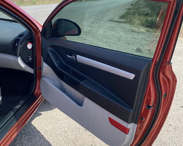 Красный Киа Сид, объемом двигателя 1.4 л и пробегом 166 тыс. км за 6200 $, фото 14 на Automoto.ua