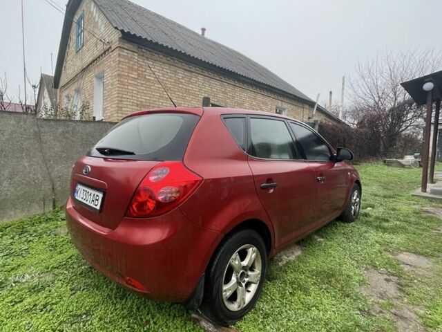 Красный Киа Сид, объемом двигателя 1.4 л и пробегом 260 тыс. км за 3800 $, фото 2 на Automoto.ua