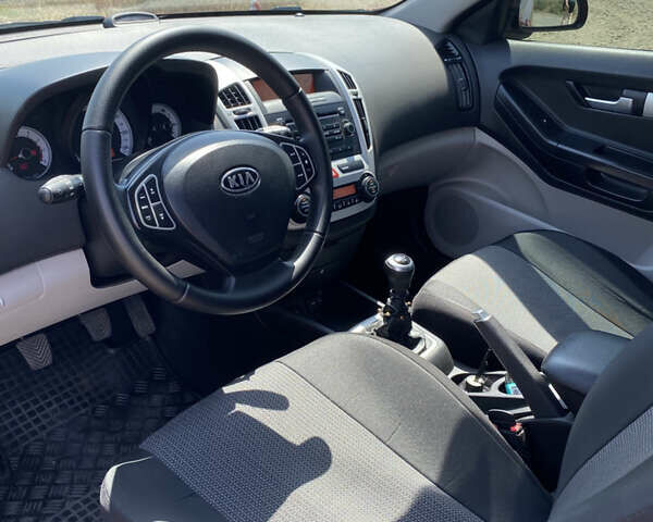 Красный Киа Сид, объемом двигателя 1.4 л и пробегом 166 тыс. км за 6200 $, фото 8 на Automoto.ua