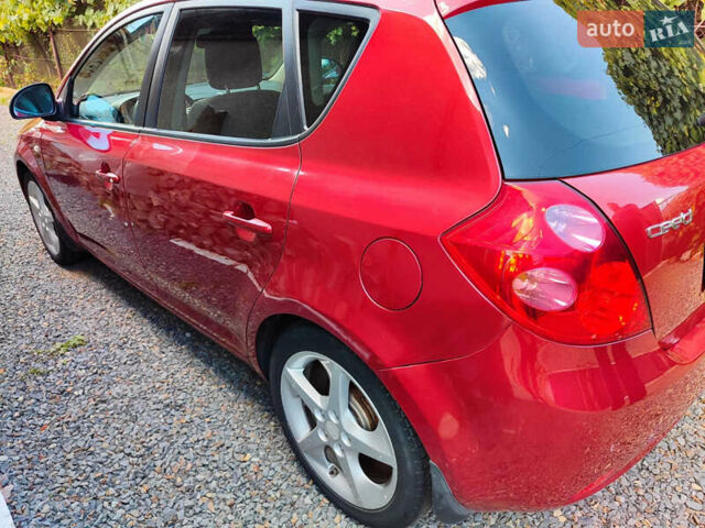 Красный Киа Сид, объемом двигателя 1.6 л и пробегом 185 тыс. км за 5300 $, фото 4 на Automoto.ua