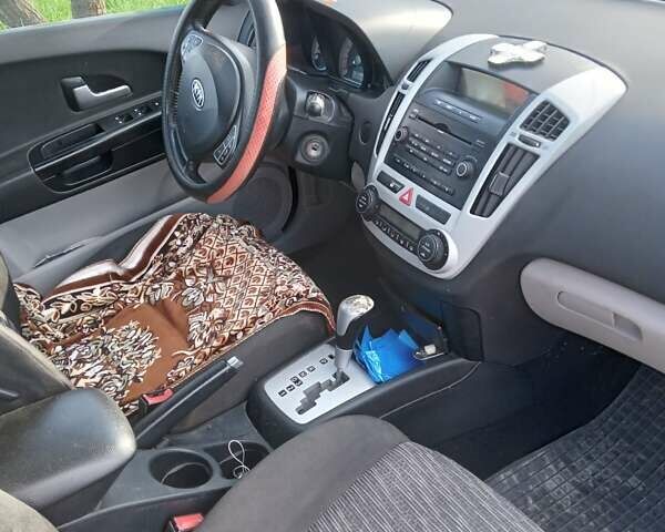 Червоний Кіа Сід, об'ємом двигуна 1.98 л та пробігом 234 тис. км за 6300 $, фото 5 на Automoto.ua