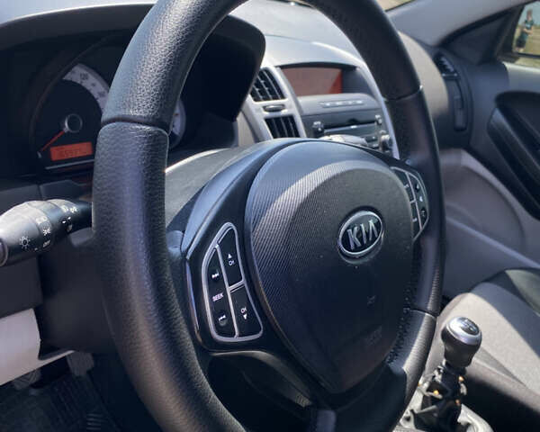 Красный Киа Сид, объемом двигателя 1.4 л и пробегом 166 тыс. км за 6200 $, фото 11 на Automoto.ua