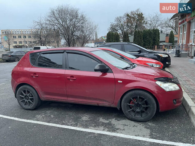 Красный Киа Сид, объемом двигателя 1.59 л и пробегом 303 тыс. км за 4100 $, фото 1 на Automoto.ua