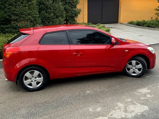 Красный Киа Сид, объемом двигателя 1.4 л и пробегом 160 тыс. км за 6000 $, фото 4 на Automoto.ua