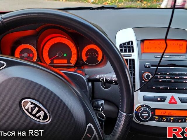 Красный Киа Сид, объемом двигателя 1.6 л и пробегом 214 тыс. км за 5000 $, фото 9 на Automoto.ua