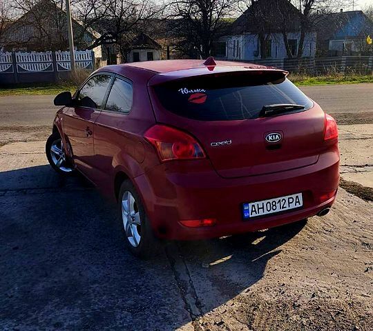 Красный Киа Сид, объемом двигателя 1.6 л и пробегом 200 тыс. км за 5600 $, фото 2 на Automoto.ua