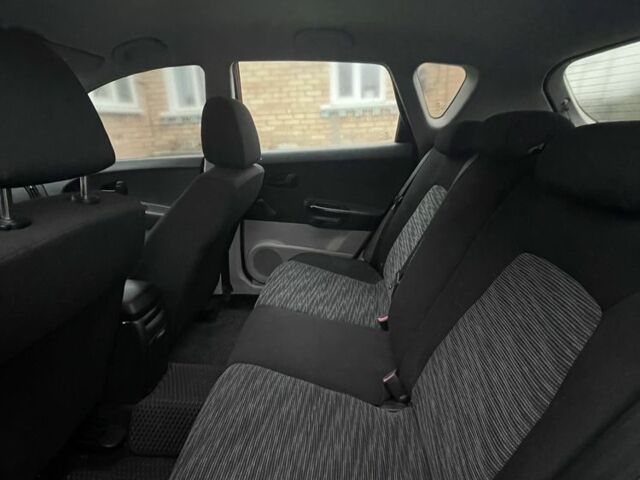 Красный Киа Сид, объемом двигателя 1.4 л и пробегом 260 тыс. км за 3800 $, фото 7 на Automoto.ua