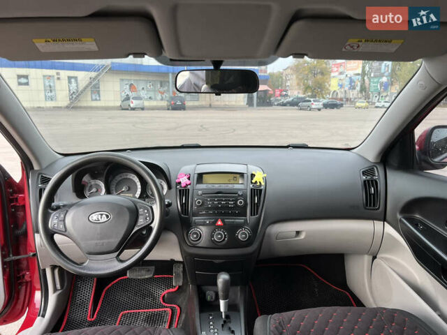 Киа Сид 2008 в Кривом Роге на Automoto.ua Красный Киа Сид, объемом двигателя 1.6 л и пробегом 189 тыс. км за 5300 $, фото 7 на Automoto.ua