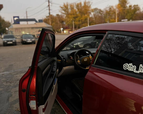 Красный Киа Сид, объемом двигателя 2 л и пробегом 177 тыс. км за 6900 $, фото 9 на Automoto.ua