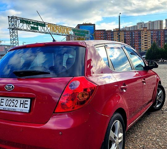 Красный Киа Сид, объемом двигателя 1.6 л и пробегом 214 тыс. км за 5000 $, фото 3 на Automoto.ua