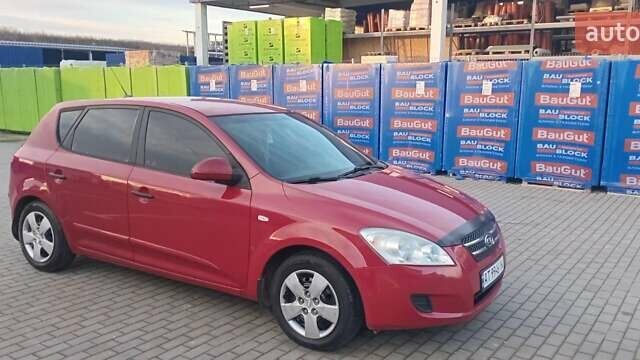Красный Киа Сид, объемом двигателя 1.4 л и пробегом 198 тыс. км за 4400 $, фото 3 на Automoto.ua