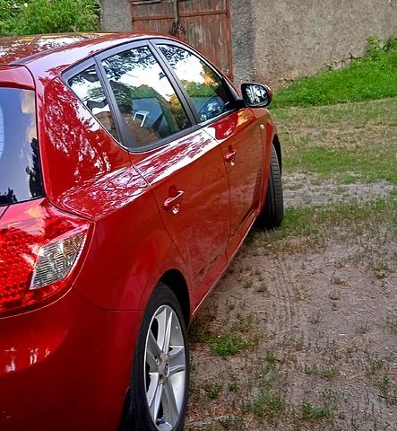 Красный Киа Сид, объемом двигателя 1.6 л и пробегом 135 тыс. км за 7700 $, фото 3 на Automoto.ua
