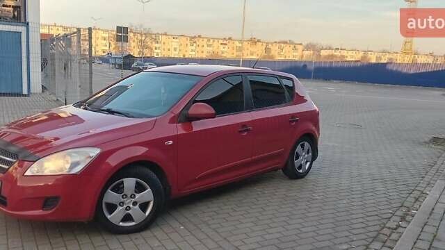 Красный Киа Сид, объемом двигателя 1.4 л и пробегом 198 тыс. км за 4400 $, фото 1 на Automoto.ua