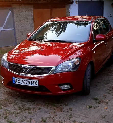Красный Киа Сид, объемом двигателя 1.6 л и пробегом 135 тыс. км за 7700 $, фото 4 на Automoto.ua