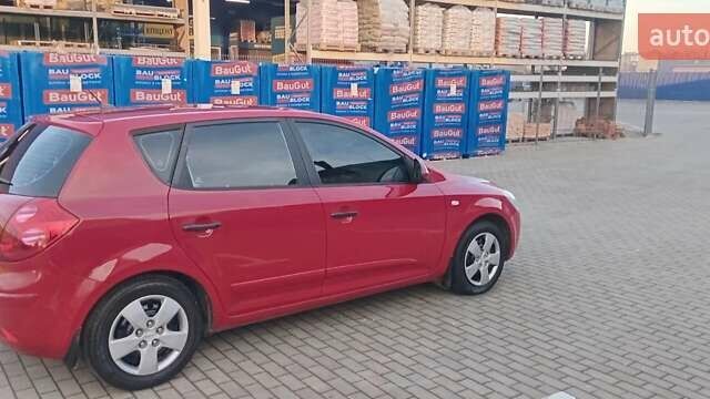 Красный Киа Сид, объемом двигателя 1.4 л и пробегом 198 тыс. км за 4400 $, фото 4 на Automoto.ua