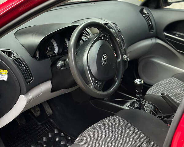 Красный Киа Сид, объемом двигателя 1.4 л и пробегом 193 тыс. км за 3999 $, фото 15 на Automoto.ua