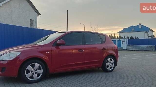 Красный Киа Сид, объемом двигателя 1.4 л и пробегом 198 тыс. км за 4400 $, фото 5 на Automoto.ua