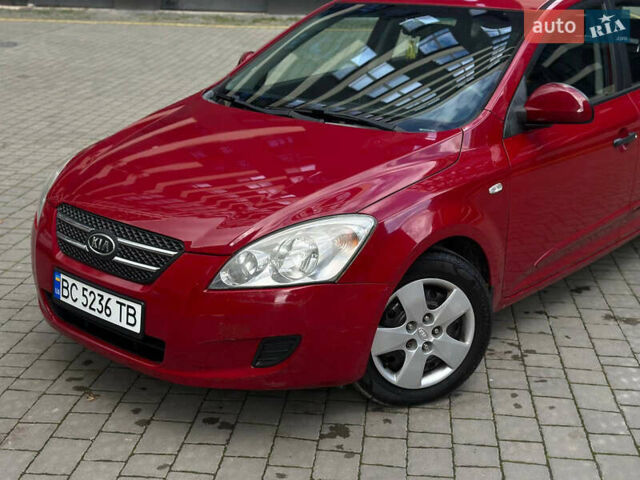 Красный Киа Сид, объемом двигателя 1.4 л и пробегом 193 тыс. км за 3999 $, фото 2 на Automoto.ua