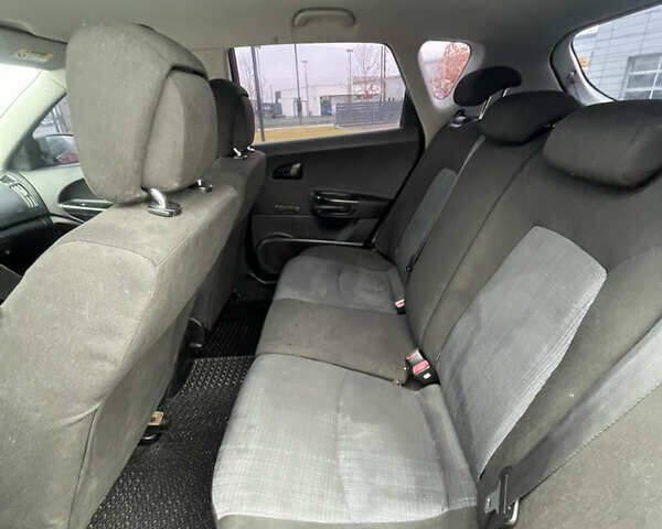 Красный Киа Сид, объемом двигателя 1.4 л и пробегом 191 тыс. км за 6300 $, фото 11 на Automoto.ua