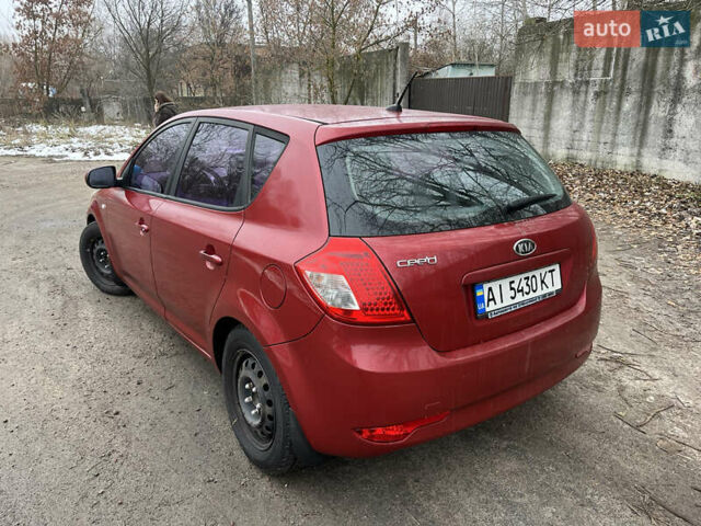 Красный Киа Сид, объемом двигателя 0 л и пробегом 216 тыс. км за 5899 $, фото 4 на Automoto.ua