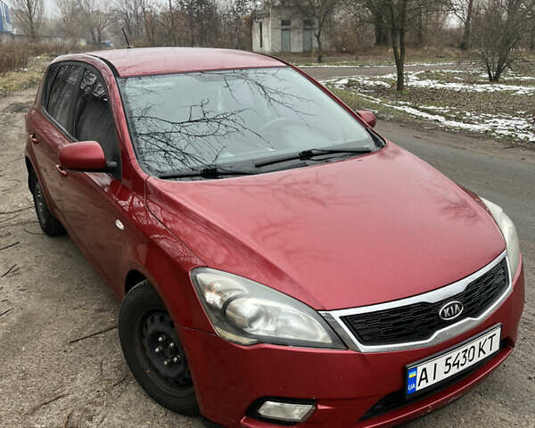 Красный Киа Сид, объемом двигателя 0 л и пробегом 216 тыс. км за 5899 $, фото 2 на Automoto.ua