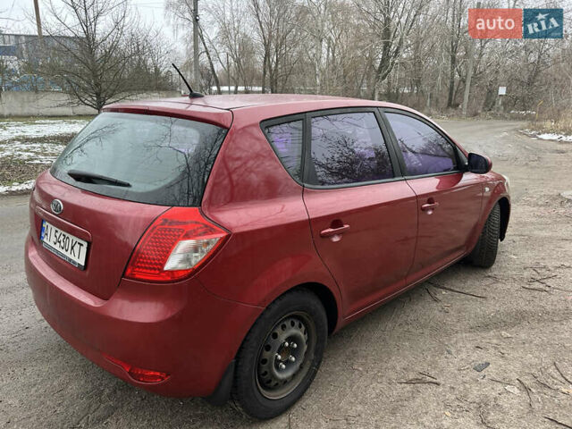 Красный Киа Сид, объемом двигателя 0 л и пробегом 216 тыс. км за 5899 $, фото 5 на Automoto.ua