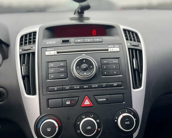 Красный Киа Сид, объемом двигателя 1.4 л и пробегом 191 тыс. км за 6300 $, фото 13 на Automoto.ua