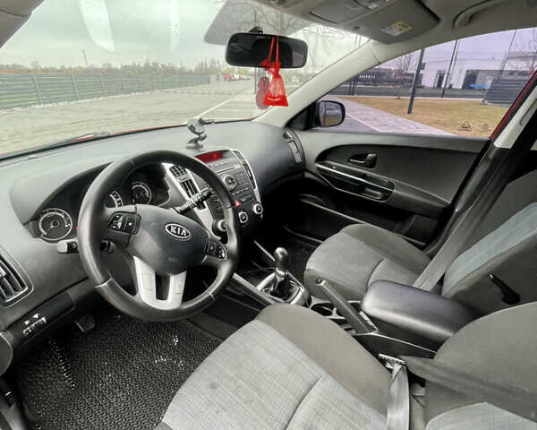 Красный Киа Сид, объемом двигателя 1.4 л и пробегом 191 тыс. км за 6300 $, фото 12 на Automoto.ua