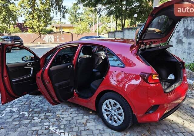 Червоний Кіа Сід, об'ємом двигуна 1.37 л та пробігом 69 тис. км за 14900 $, фото 12 на Automoto.ua
