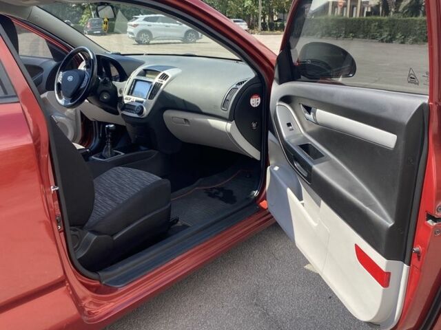 Красный Киа Сид, объемом двигателя 0 л и пробегом 137 тыс. км за 5250 $, фото 5 на Automoto.ua