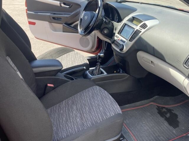 Красный Киа Сид, объемом двигателя 0 л и пробегом 137 тыс. км за 5250 $, фото 6 на Automoto.ua