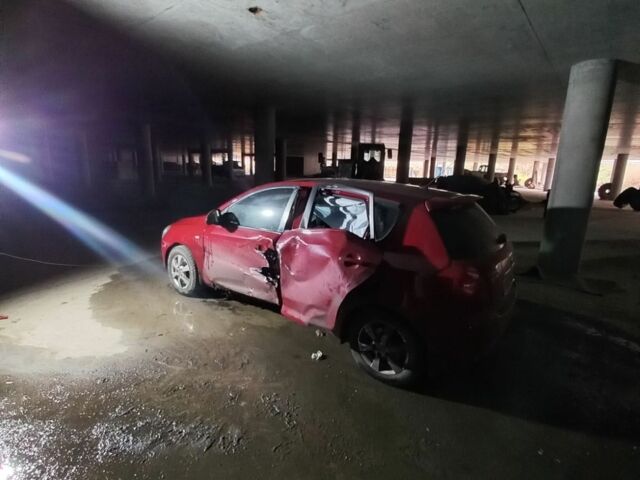 Червоний Кіа Сід, об'ємом двигуна 1.6 л та пробігом 250 тис. км за 2135 $, фото 4 на Automoto.ua