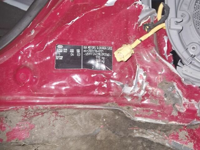 Червоний Кіа Сід, об'ємом двигуна 1.6 л та пробігом 250 тис. км за 2135 $, фото 12 на Automoto.ua