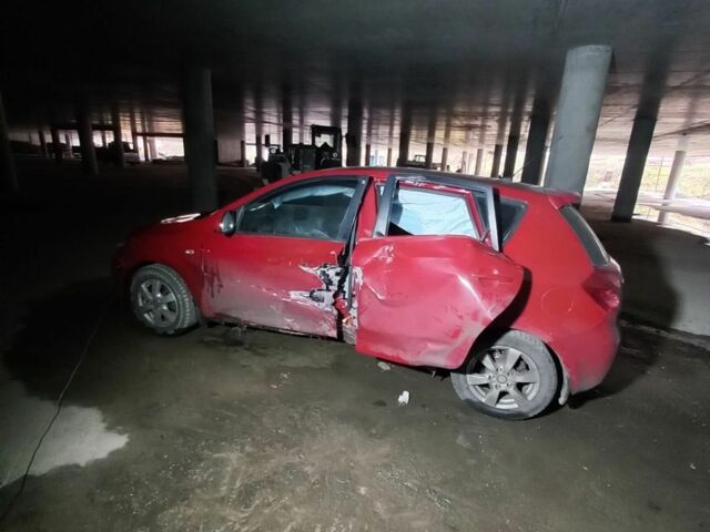 Червоний Кіа Сід, об'ємом двигуна 1.6 л та пробігом 250 тис. км за 2135 $, фото 7 на Automoto.ua