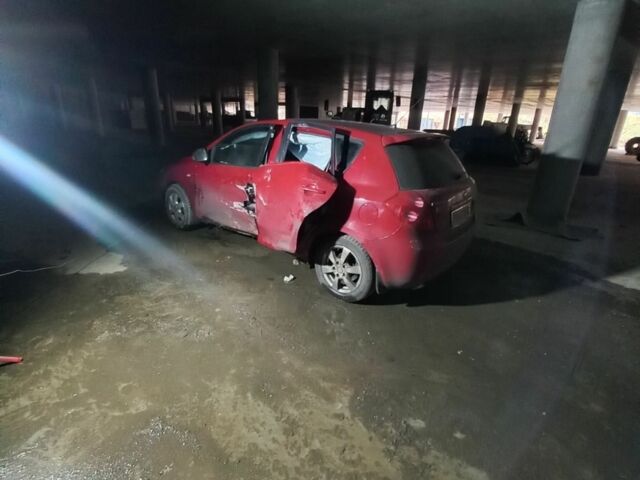 Червоний Кіа Сід, об'ємом двигуна 1.6 л та пробігом 250 тис. км за 2135 $, фото 3 на Automoto.ua