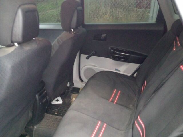 Червоний Кіа Сід, об'ємом двигуна 1.6 л та пробігом 398 тис. км за 5486 $, фото 1 на Automoto.ua