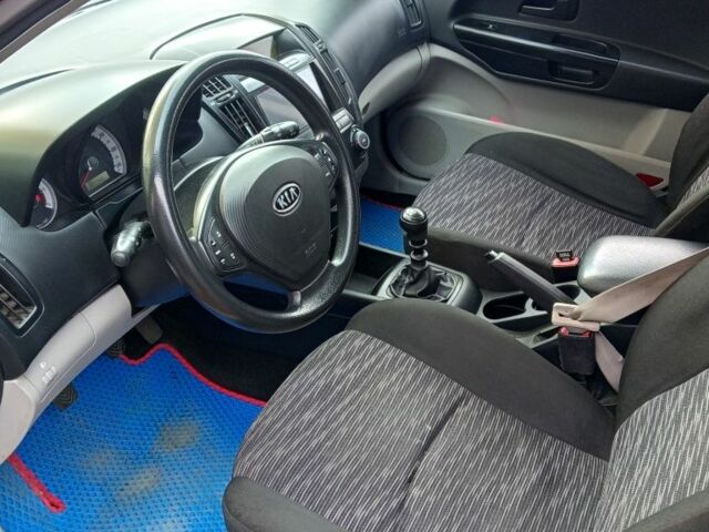 Червоний Кіа Сід, об'ємом двигуна 0 л та пробігом 208 тис. км за 5500 $, фото 7 на Automoto.ua