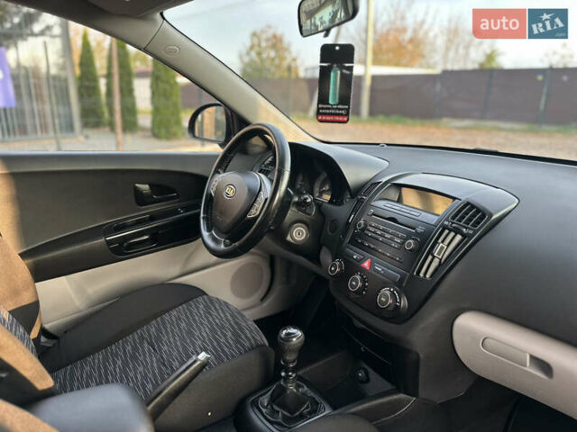 Красный Киа Сид, объемом двигателя 1.4 л и пробегом 224 тыс. км за 5600 $, фото 44 на Automoto.ua