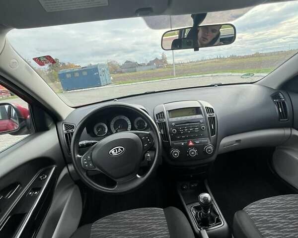 Киа Сид 2008 в Ковель на Automoto.ua Красный Киа Сид, объемом двигателя 1.4 л и пробегом 231 тыс. км за 5800 $, фото 8 на Automoto.ua