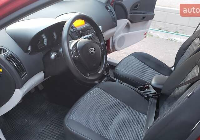 Красный Киа Сид, объемом двигателя 1.4 л и пробегом 288 тыс. км за 5300 $, фото 23 на Automoto.ua