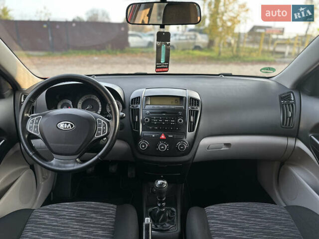 Красный Киа Сид, объемом двигателя 1.4 л и пробегом 224 тыс. км за 5600 $, фото 51 на Automoto.ua