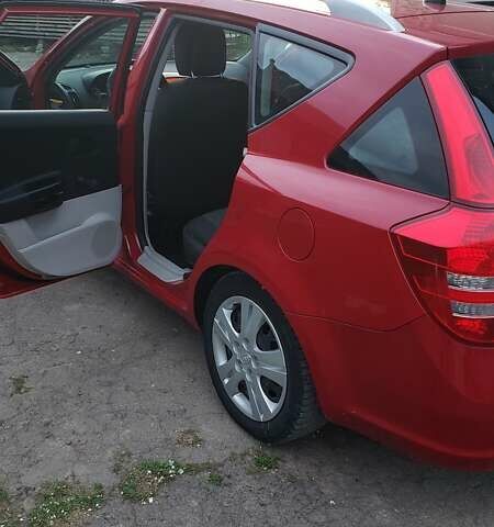 Красный Киа Сид, объемом двигателя 1.4 л и пробегом 288 тыс. км за 5300 $, фото 10 на Automoto.ua