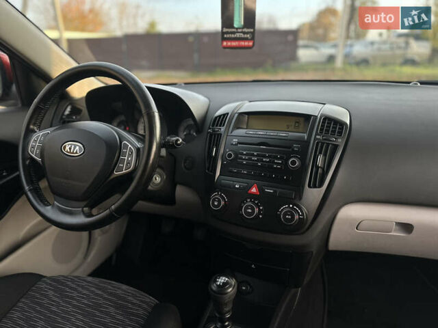 Красный Киа Сид, объемом двигателя 1.4 л и пробегом 224 тыс. км за 5600 $, фото 47 на Automoto.ua