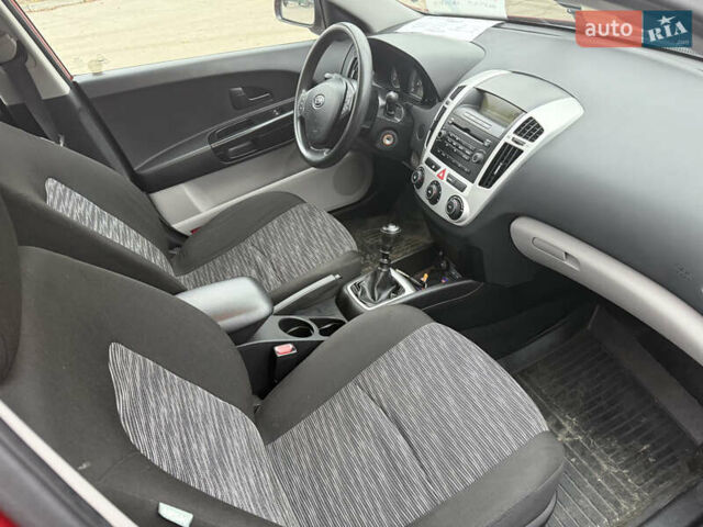 Красный Киа Сид, объемом двигателя 1.4 л и пробегом 207 тыс. км за 6500 $, фото 9 на Automoto.ua